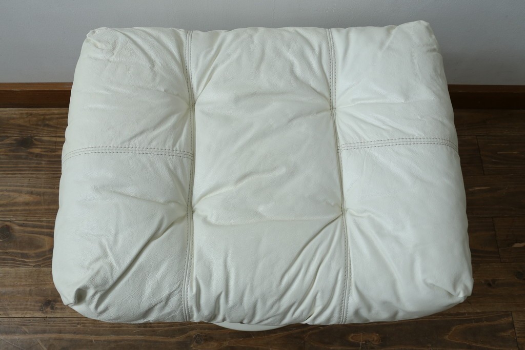 中古　希少な廃番品　EKORNES(エコーネス)　最上級クラス　ドルチェシリーズ　ゆったりとしたつくりのストレスレスチェアとオットマンのセット　定価約50万円　(R-086041)