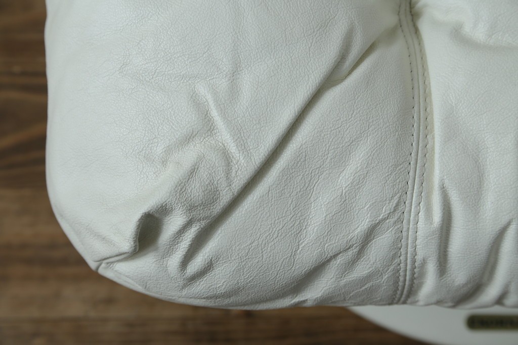 中古　希少な廃番品　EKORNES(エコーネス)　最上級クラス　ドルチェシリーズ　ゆったりとしたつくりのストレスレスチェアとオットマンのセット　定価約50万円　(R-086041)