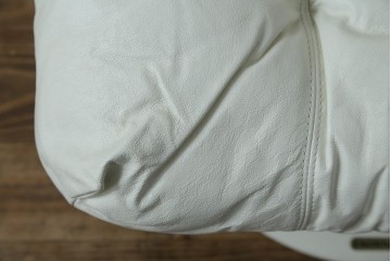 中古　希少な廃番品　EKORNES(エコーネス)　最上級クラス　ドルチェシリーズ　ゆったりとしたつくりのストレスレスチェアとオットマンのセット　定価約50万円　(R-086041)