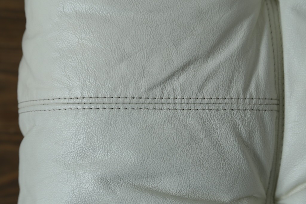 中古　希少な廃番品　EKORNES(エコーネス)　最上級クラス　ドルチェシリーズ　ゆったりとしたつくりのストレスレスチェアとオットマンのセット　定価約50万円　(R-086041)