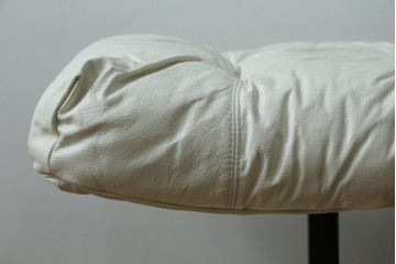 中古　希少な廃番品　EKORNES(エコーネス)　最上級クラス　ドルチェシリーズ　ゆったりとしたつくりのストレスレスチェアとオットマンのセット　定価約50万円　(R-086041)