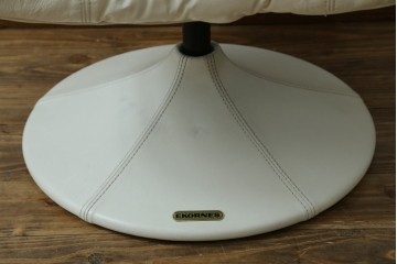 中古　希少な廃番品　EKORNES(エコーネス)　最上級クラス　ドルチェシリーズ　ゆったりとしたつくりのストレスレスチェアとオットマンのセット　定価約50万円　(R-086041)