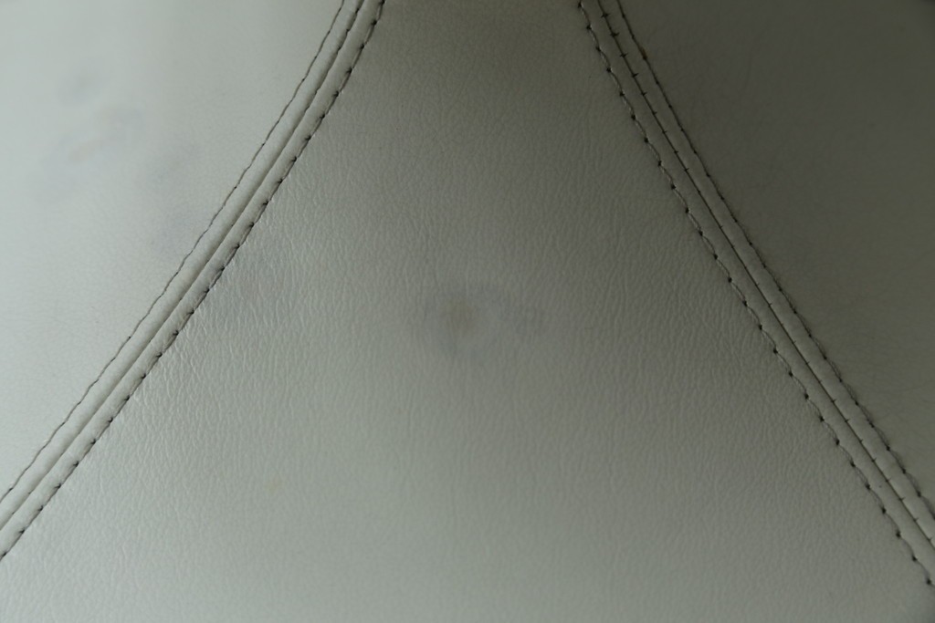 中古　希少な廃番品　EKORNES(エコーネス)　最上級クラス　ドルチェシリーズ　ゆったりとしたつくりのストレスレスチェアとオットマンのセット　定価約50万円　(R-086041)