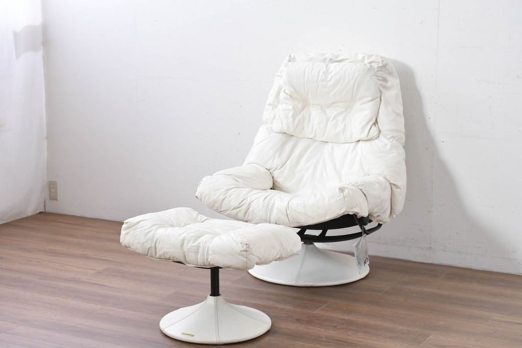 中古　希少な廃番品　EKORNES(エコーネス)　最上級クラス　ドルチェシリーズ　ゆったりとしたつくりのストレスレスチェアとオットマンのセット　定価約50万円　(R-086041)