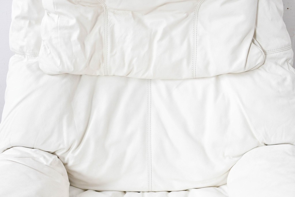 中古　希少な廃番品　EKORNES(エコーネス)　最上級クラス　ドルチェシリーズ　ゆったりとしたつくりのストレスレスチェアとオットマンのセット　定価約50万円　(R-086041)