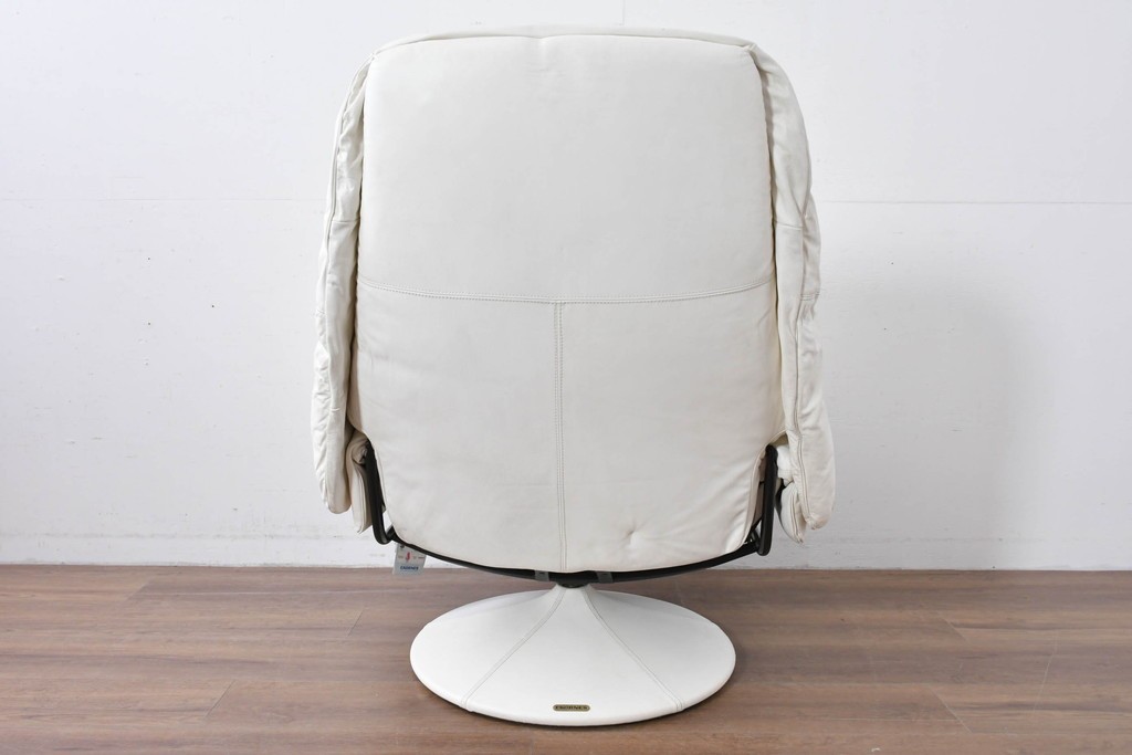 中古　希少な廃番品　EKORNES(エコーネス)　最上級クラス　ドルチェシリーズ　ゆったりとしたつくりのストレスレスチェアとオットマンのセット　定価約50万円　(R-086041)