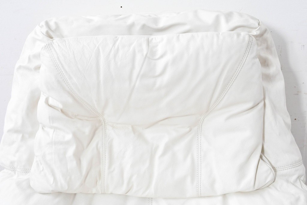 中古　希少な廃番品　EKORNES(エコーネス)　最上級クラス　ドルチェシリーズ　ゆったりとしたつくりのストレスレスチェアとオットマンのセット　定価約50万円　(R-086041)