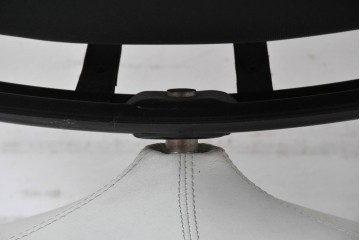 中古　希少な廃番品　EKORNES(エコーネス)　最上級クラス　ドルチェシリーズ　ゆったりとしたつくりのストレスレスチェアとオットマンのセット　定価約50万円　(R-086041)