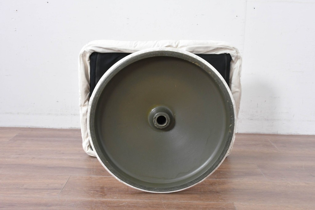 中古　希少な廃番品　EKORNES(エコーネス)　最上級クラス　ドルチェシリーズ　ゆったりとしたつくりのストレスレスチェアとオットマンのセット　定価約50万円　(R-086041)