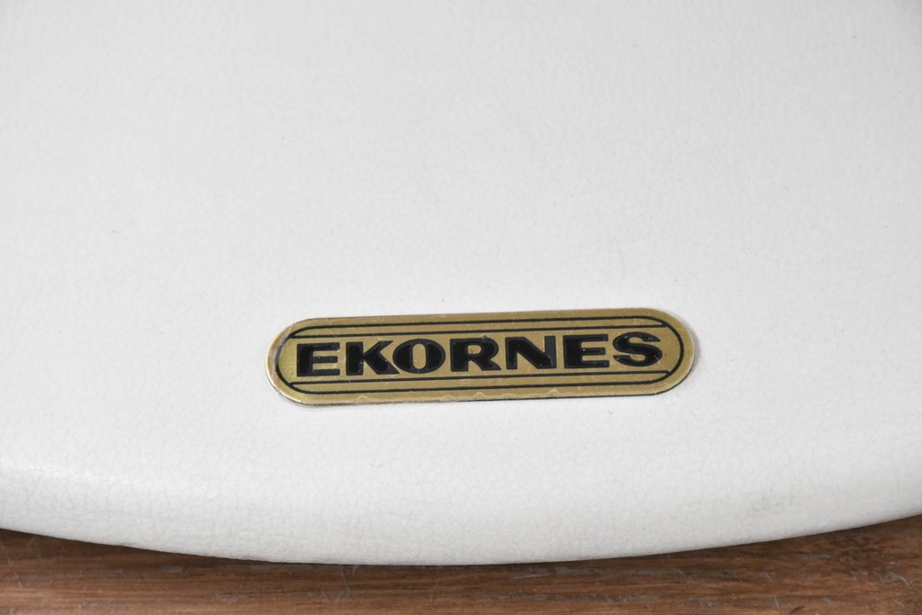 中古　希少な廃番品　EKORNES(エコーネス)　最上級クラス　ドルチェシリーズ　ゆったりとしたつくりのストレスレスチェアとオットマンのセット　定価約50万円　(R-086041)