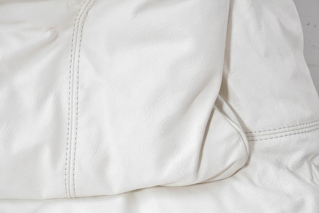 中古　希少な廃番品　EKORNES(エコーネス)　最上級クラス　ドルチェシリーズ　ゆったりとしたつくりのストレスレスチェアとオットマンのセット　定価約50万円　(R-086041)