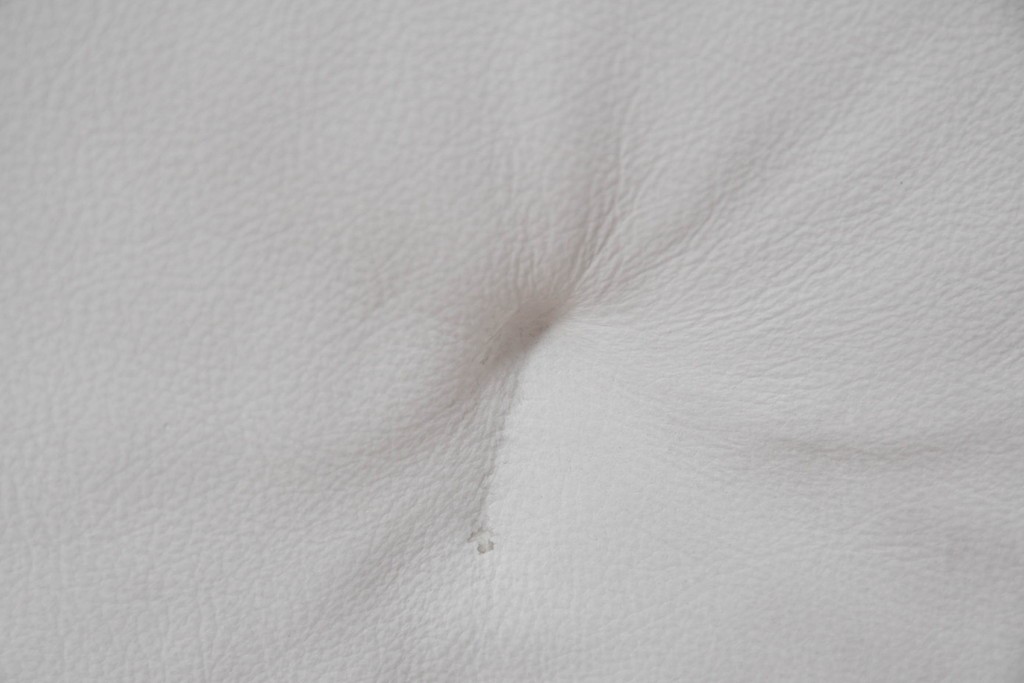 中古　希少な廃番品　EKORNES(エコーネス)　最上級クラス　ドルチェシリーズ　ゆったりとしたつくりのストレスレスチェアとオットマンのセット　定価約50万円　(R-086041)