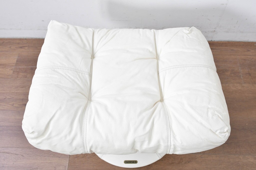 中古　希少な廃番品　EKORNES(エコーネス)　最上級クラス　ドルチェシリーズ　ゆったりとしたつくりのストレスレスチェアとオットマンのセット　定価約50万円　(R-086041)