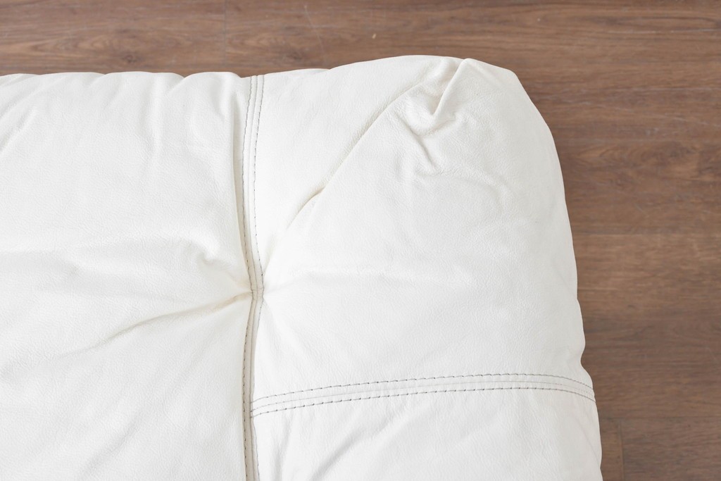 中古　希少な廃番品　EKORNES(エコーネス)　最上級クラス　ドルチェシリーズ　ゆったりとしたつくりのストレスレスチェアとオットマンのセット　定価約50万円　(R-086041)