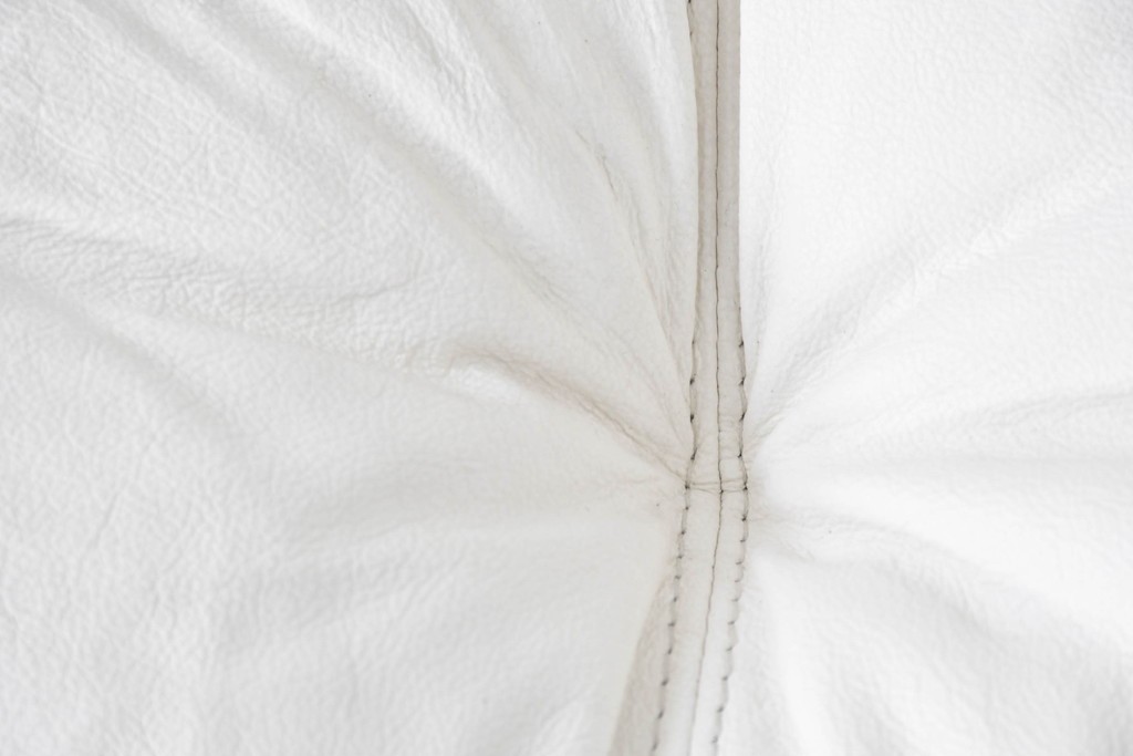 中古　希少な廃番品　EKORNES(エコーネス)　最上級クラス　ドルチェシリーズ　ゆったりとしたつくりのストレスレスチェアとオットマンのセット　定価約50万円　(R-086041)