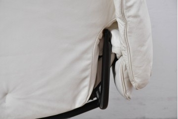 中古　希少な廃番品　EKORNES(エコーネス)　最上級クラス　ドルチェシリーズ　ゆったりとしたつくりのストレスレスチェアとオットマンのセット　定価約50万円　(R-086041)