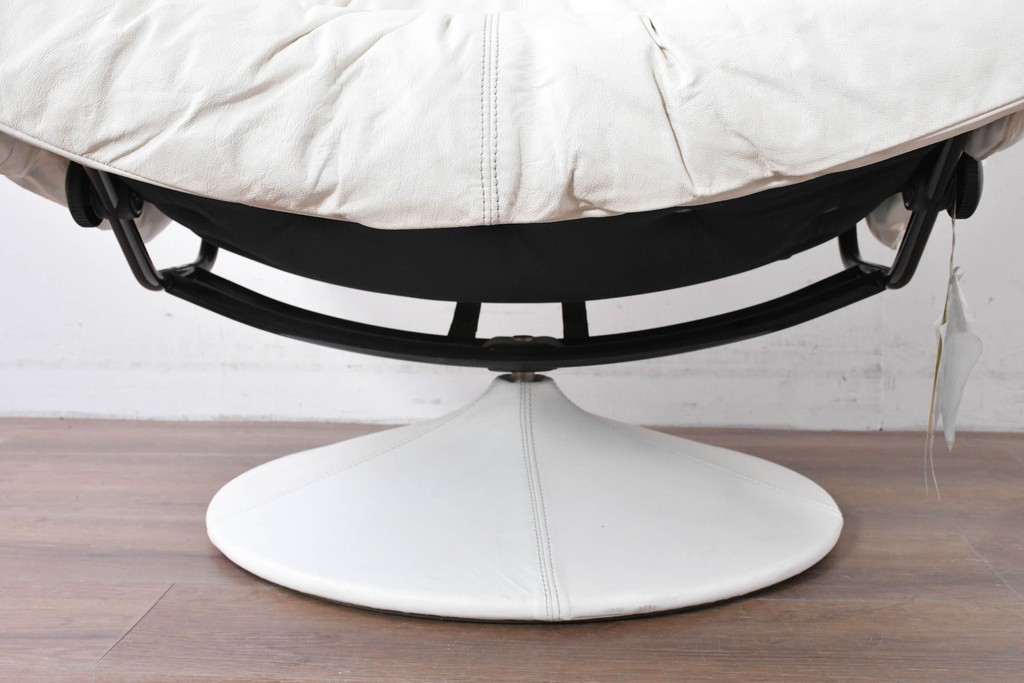 中古　希少な廃番品　EKORNES(エコーネス)　最上級クラス　ドルチェシリーズ　ゆったりとしたつくりのストレスレスチェアとオットマンのセット　定価約50万円　(R-086041)