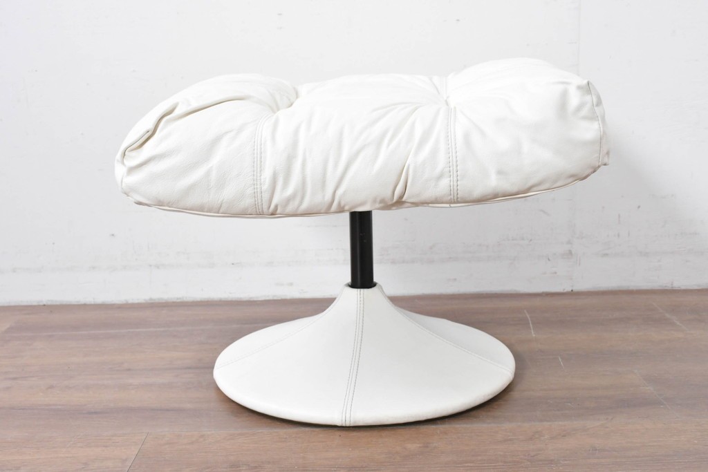 中古　希少な廃番品　EKORNES(エコーネス)　最上級クラス　ドルチェシリーズ　ゆったりとしたつくりのストレスレスチェアとオットマンのセット　定価約50万円　(R-086041)