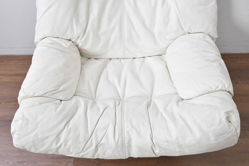 中古　希少な廃番品　EKORNES(エコーネス)　最上級クラス　ドルチェシリーズ　ゆったりとしたつくりのストレスレスチェアとオットマンのセット　定価約50万円　(R-086041)