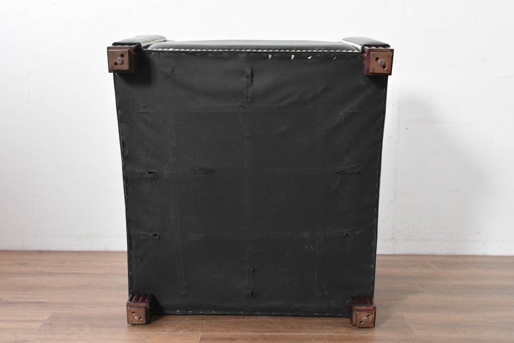 中古　超美品　アメリカ最高級ブランド　センチュリー(CENTURY)　レザーキルティングが魅力の1人掛けソファとオットマンセット　定価約135万円　(R-086042)