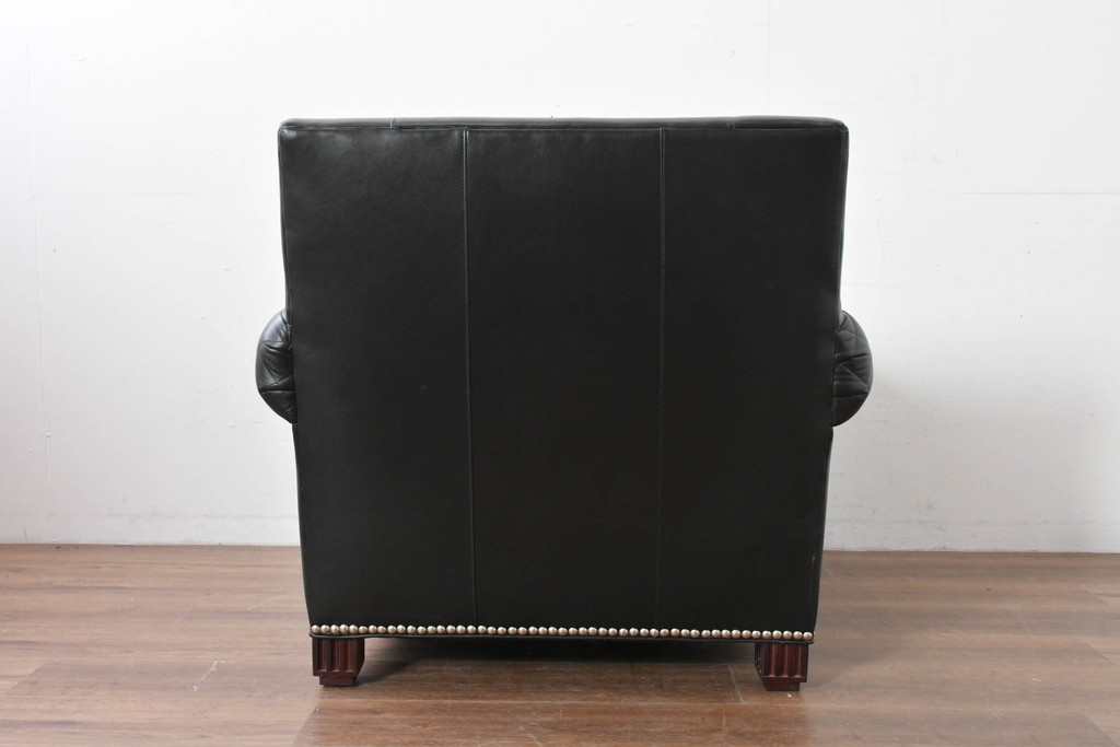 中古　超美品　アメリカ最高級ブランド　センチュリー(CENTURY)　レザーキルティングが魅力の1人掛けソファとオットマンセット　定価約135万円　(R-086042)