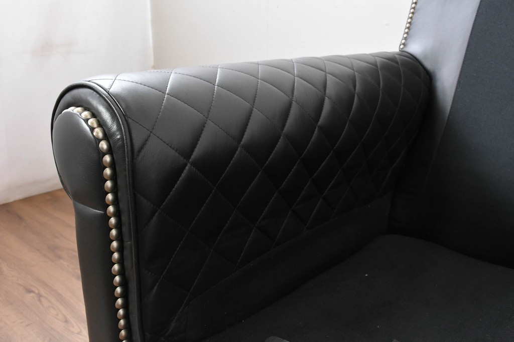 中古　超美品　アメリカ最高級ブランド　センチュリー(CENTURY)　レザーキルティングが魅力の1人掛けソファとオットマンセット　定価約135万円　(R-086042)