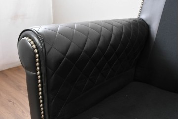 中古　超美品　アメリカ最高級ブランド　センチュリー(CENTURY)　レザーキルティングが魅力の1人掛けソファとオットマンセット　定価約135万円　(R-086042)