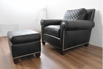 中古　超美品　アメリカ最高級ブランド　センチュリー(CENTURY)　レザーキルティングが魅力の1人掛けソファとオットマンセット　定価約135万円　(R-086042)