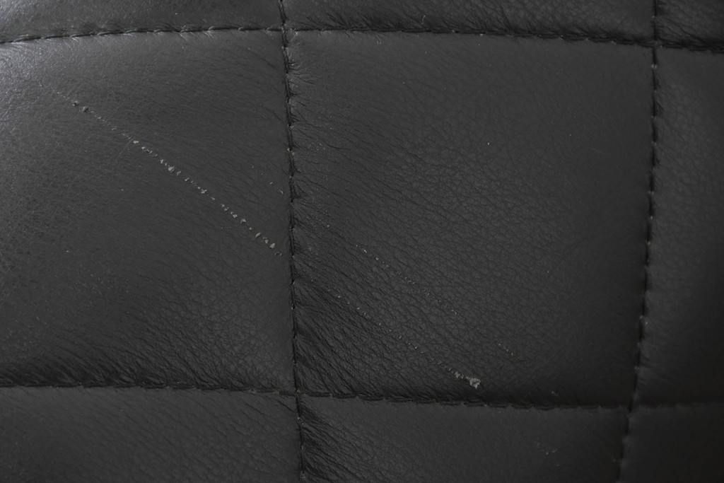 中古　超美品　アメリカ最高級ブランド　センチュリー(CENTURY)　レザーキルティングが魅力の1人掛けソファとオットマンセット　定価約135万円　(R-086042)