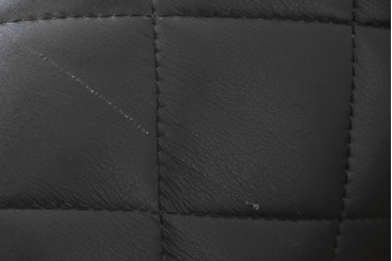 中古　超美品　アメリカ最高級ブランド　センチュリー(CENTURY)　レザーキルティングが魅力の1人掛けソファとオットマンセット　定価約135万円　(R-086042)