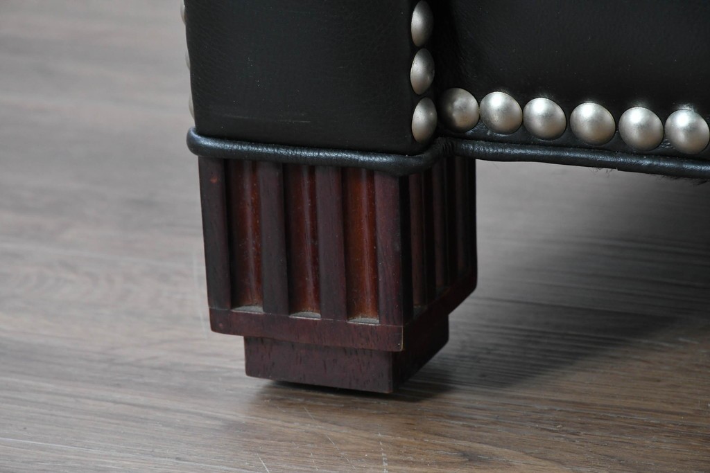 中古　超美品　アメリカ最高級ブランド　センチュリー(CENTURY)　レザーキルティングが魅力の1人掛けソファとオットマンセット　定価約135万円　(R-086042)