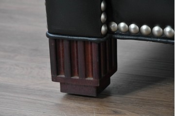 中古　超美品　アメリカ最高級ブランド　センチュリー(CENTURY)　レザーキルティングが魅力の1人掛けソファとオットマンセット　定価約135万円　(R-086042)