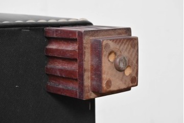 中古　超美品　アメリカ最高級ブランド　センチュリー(CENTURY)　レザーキルティングが魅力の1人掛けソファとオットマンセット　定価約135万円　(R-086042)