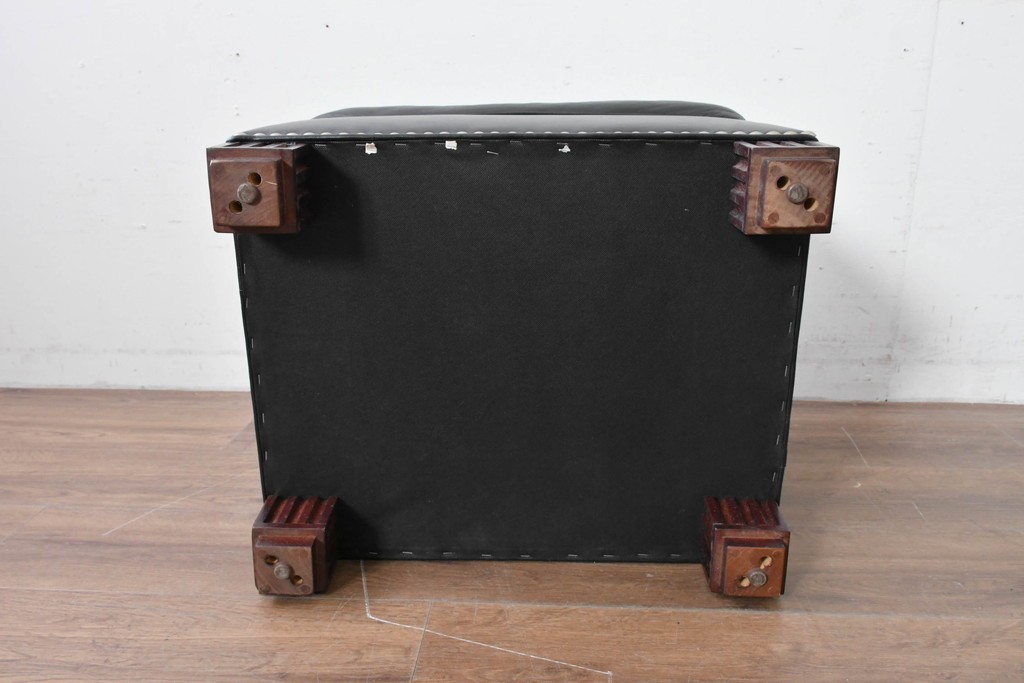 中古　超美品　アメリカ最高級ブランド　センチュリー(CENTURY)　レザーキルティングが魅力の1人掛けソファとオットマンセット　定価約135万円　(R-086042)