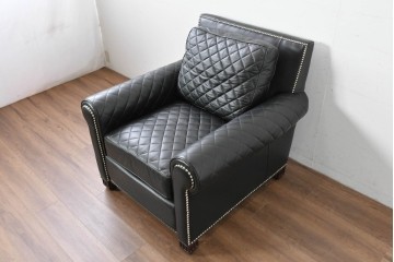 中古　超美品　アメリカ最高級ブランド　センチュリー(CENTURY)　レザーキルティングが魅力の1人掛けソファとオットマンセット　定価約135万円　(R-086042)