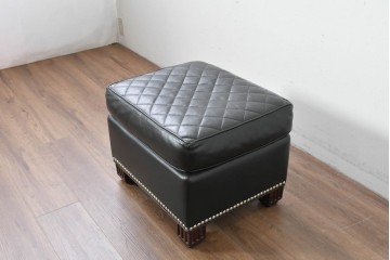 中古　超美品　アメリカ最高級ブランド　センチュリー(CENTURY)　レザーキルティングが魅力の1人掛けソファとオットマンセット　定価約135万円　(R-086042)