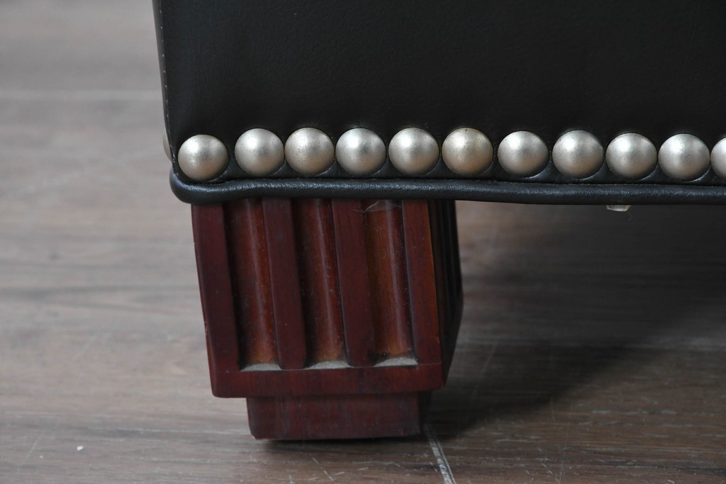 中古　超美品　アメリカ最高級ブランド　センチュリー(CENTURY)　レザーキルティングが魅力の1人掛けソファとオットマンセット　定価約135万円　(R-086042)