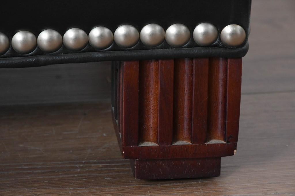 中古　超美品　アメリカ最高級ブランド　センチュリー(CENTURY)　レザーキルティングが魅力の1人掛けソファとオットマンセット　定価約135万円　(R-086042)