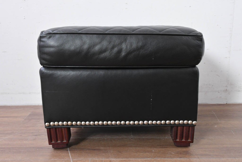中古　超美品　アメリカ最高級ブランド　センチュリー(CENTURY)　レザーキルティングが魅力の1人掛けソファとオットマンセット　定価約135万円　(R-086042)