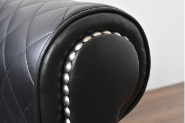 中古　超美品　アメリカ最高級ブランド　センチュリー(CENTURY)　レザーキルティングが魅力の1人掛けソファとオットマンセット　定価約135万円　(R-086042)