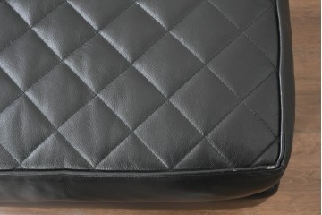 中古　超美品　アメリカ最高級ブランド　センチュリー(CENTURY)　レザーキルティングが魅力の1人掛けソファとオットマンセット　定価約135万円　(R-086042)