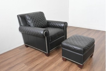 中古　超美品　アメリカ最高級ブランド　センチュリー(CENTURY)　レザーキルティングが魅力の1人掛けソファとオットマンセット　定価約135万円　(R-086042)