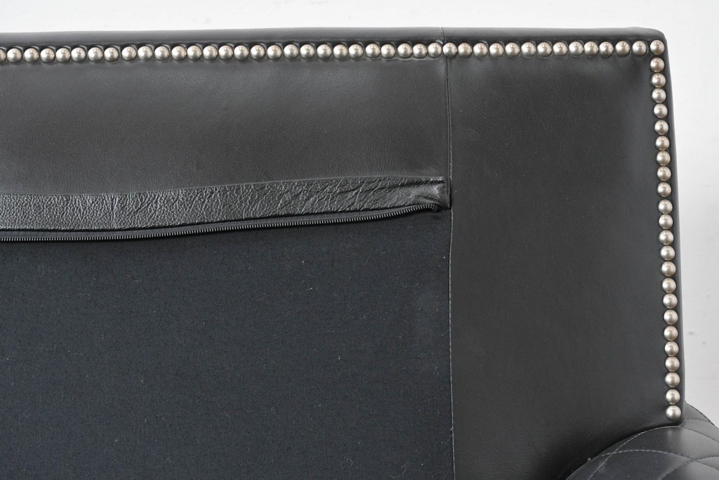 中古　超美品　アメリカ最高級ブランド　センチュリー(CENTURY)　レザーキルティングが魅力の1人掛けソファとオットマンセット　定価約135万円　(R-086042)