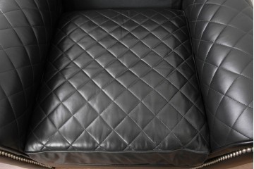 中古　超美品　アメリカ最高級ブランド　センチュリー(CENTURY)　レザーキルティングが魅力の1人掛けソファとオットマンセット　定価約135万円　(R-086042)