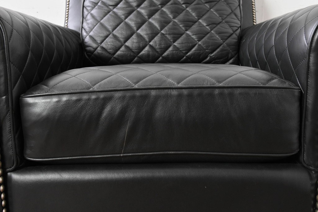 中古　超美品　アメリカ最高級ブランド　センチュリー(CENTURY)　レザーキルティングが魅力の1人掛けソファとオットマンセット　定価約135万円　(R-086042)