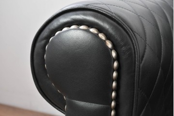 中古　超美品　アメリカ最高級ブランド　センチュリー(CENTURY)　レザーキルティングが魅力の1人掛けソファとオットマンセット　定価約135万円　(R-086042)