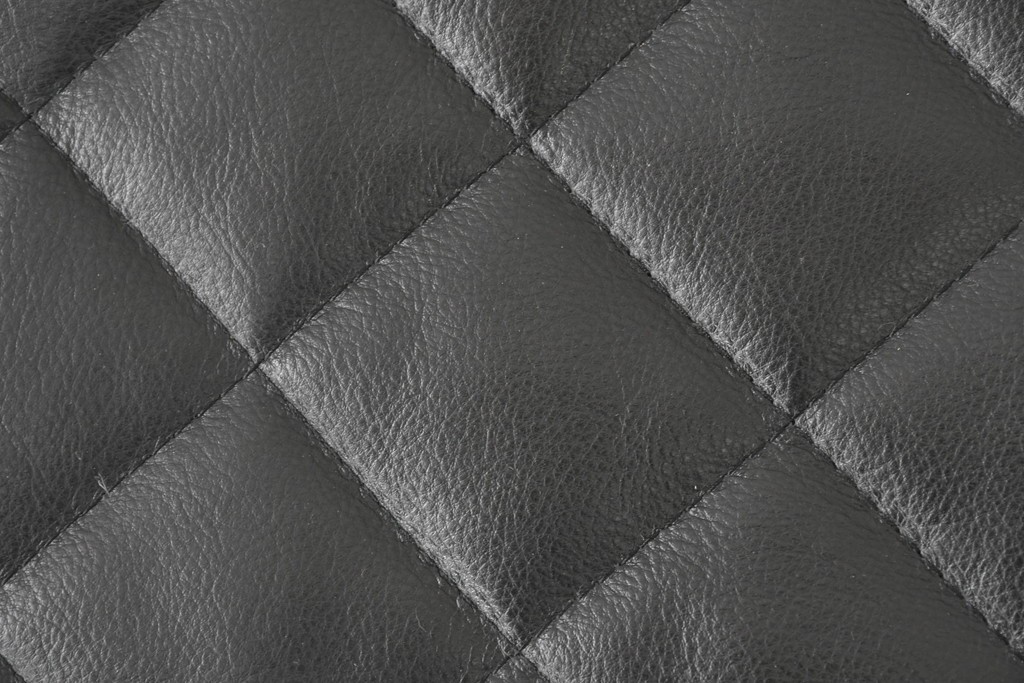 中古　超美品　アメリカ最高級ブランド　センチュリー(CENTURY)　レザーキルティングが魅力の1人掛けソファとオットマンセット　定価約135万円　(R-086042)