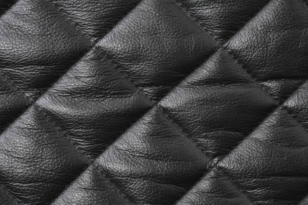 中古　超美品　アメリカ最高級ブランド　センチュリー(CENTURY)　レザーキルティングが魅力の1人掛けソファとオットマンセット　定価約135万円　(R-086042)