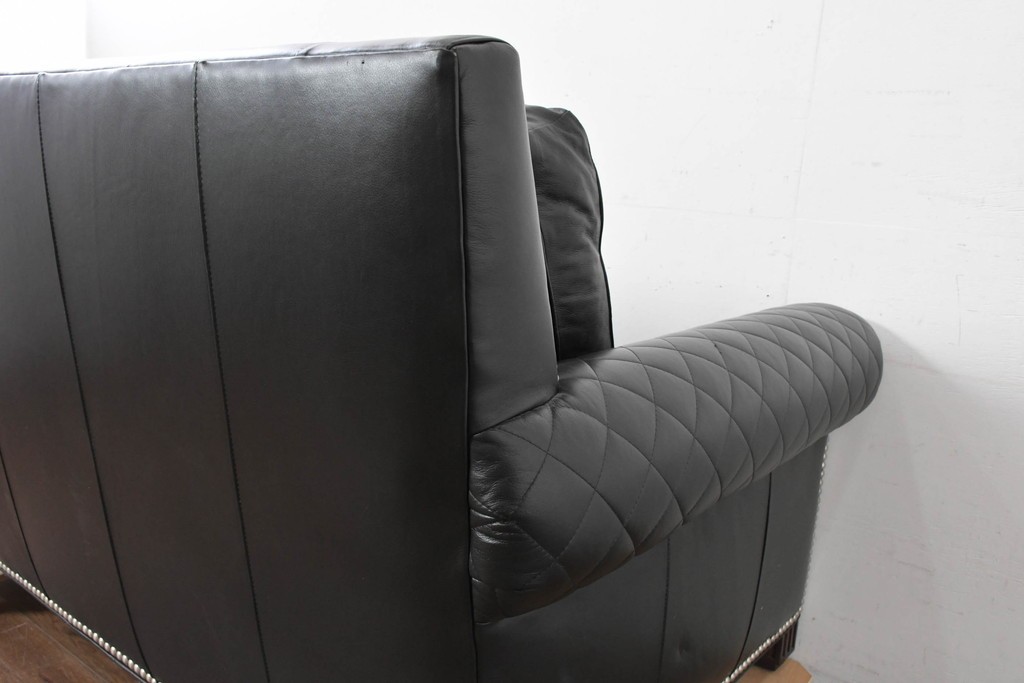 中古　超美品　アメリカ最高級ブランド　センチュリー(CENTURY)　レザーキルティングが魅力の2人掛けソファ　定価約180万円　(R-086043)