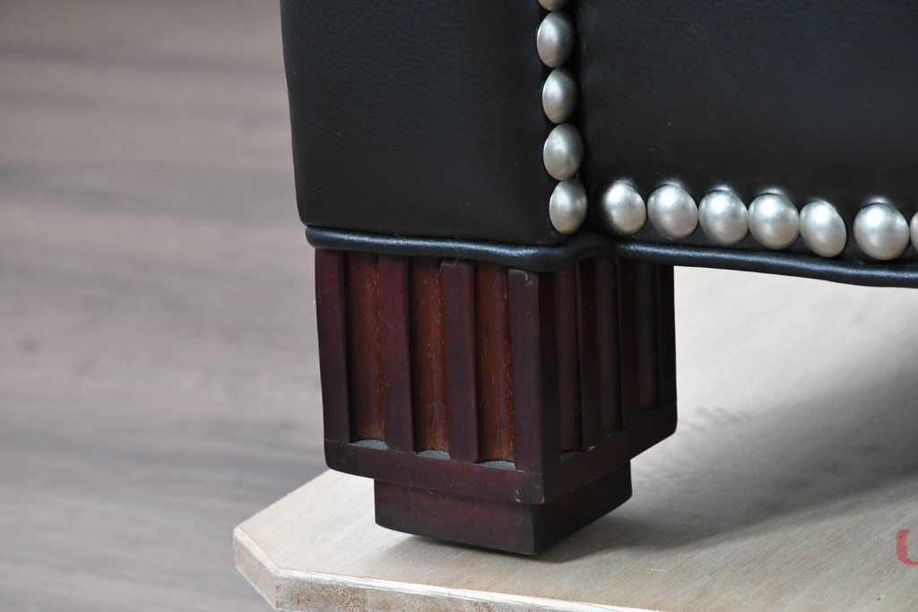 中古　超美品　アメリカ最高級ブランド　センチュリー(CENTURY)　レザーキルティングが魅力の2人掛けソファ　定価約180万円　(R-086043)